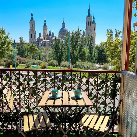 Front Views To El Pilar Comotucasa Zaragoza Exterior photo