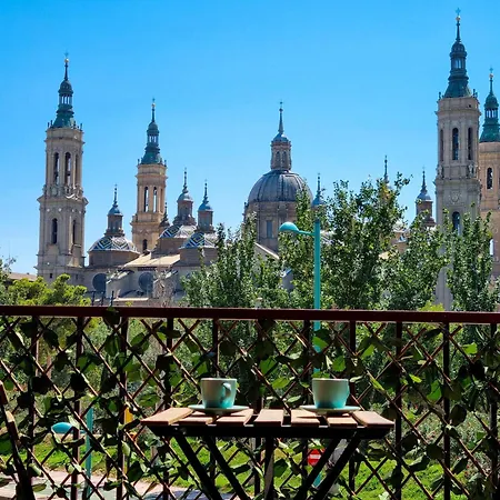 Front Views To El Pilar Comotucasa Zaragoza Exterior photo