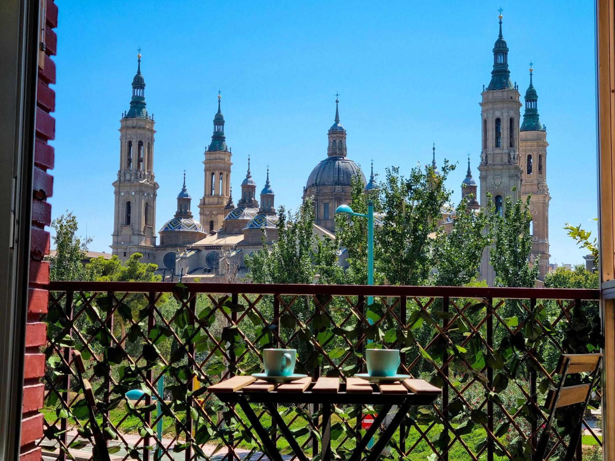 Apartment Front Views To El Pilar Comotucasa *